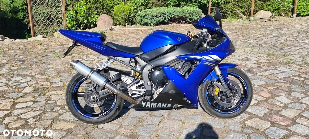 Yamaha R1 - 6