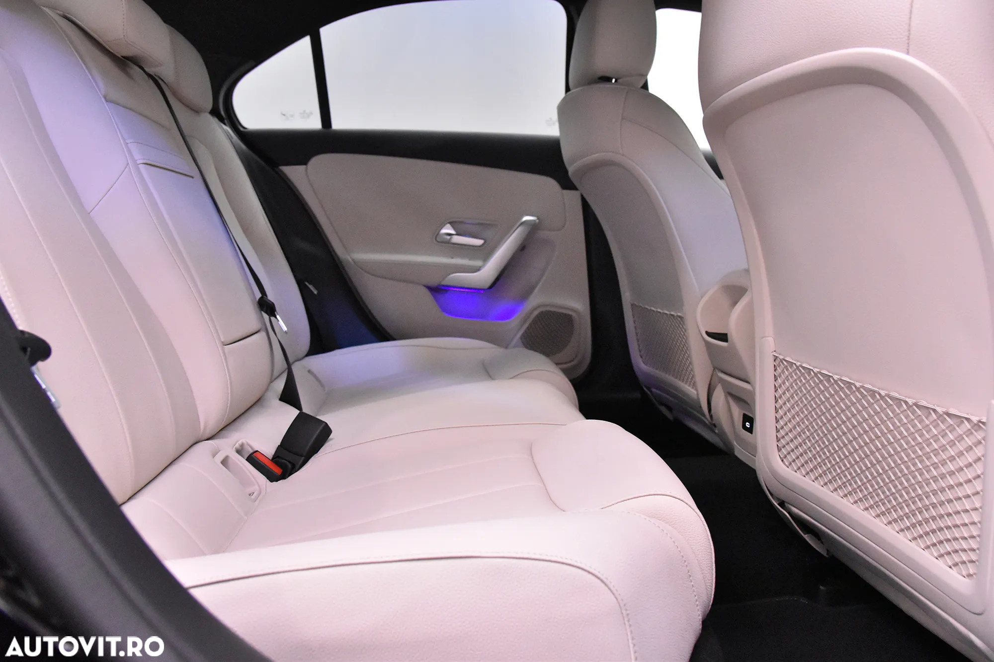Mercedes-Benz A 220 4MATIC MHEV 8G-DCT Sedan - 10