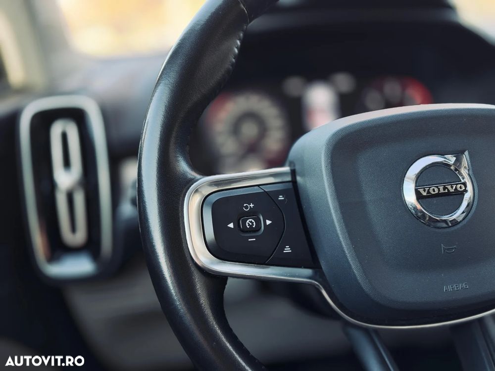 Volvo XC 40 D3 Geartronic Momentum Pro - 12