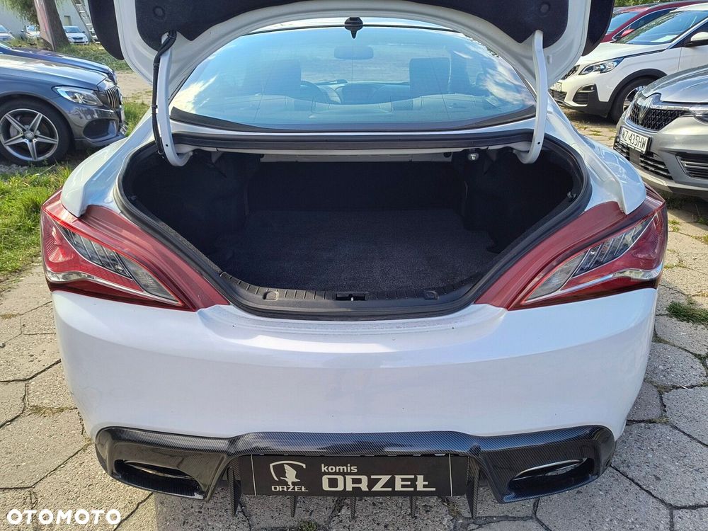 Hyundai Genesis Coupe - 11