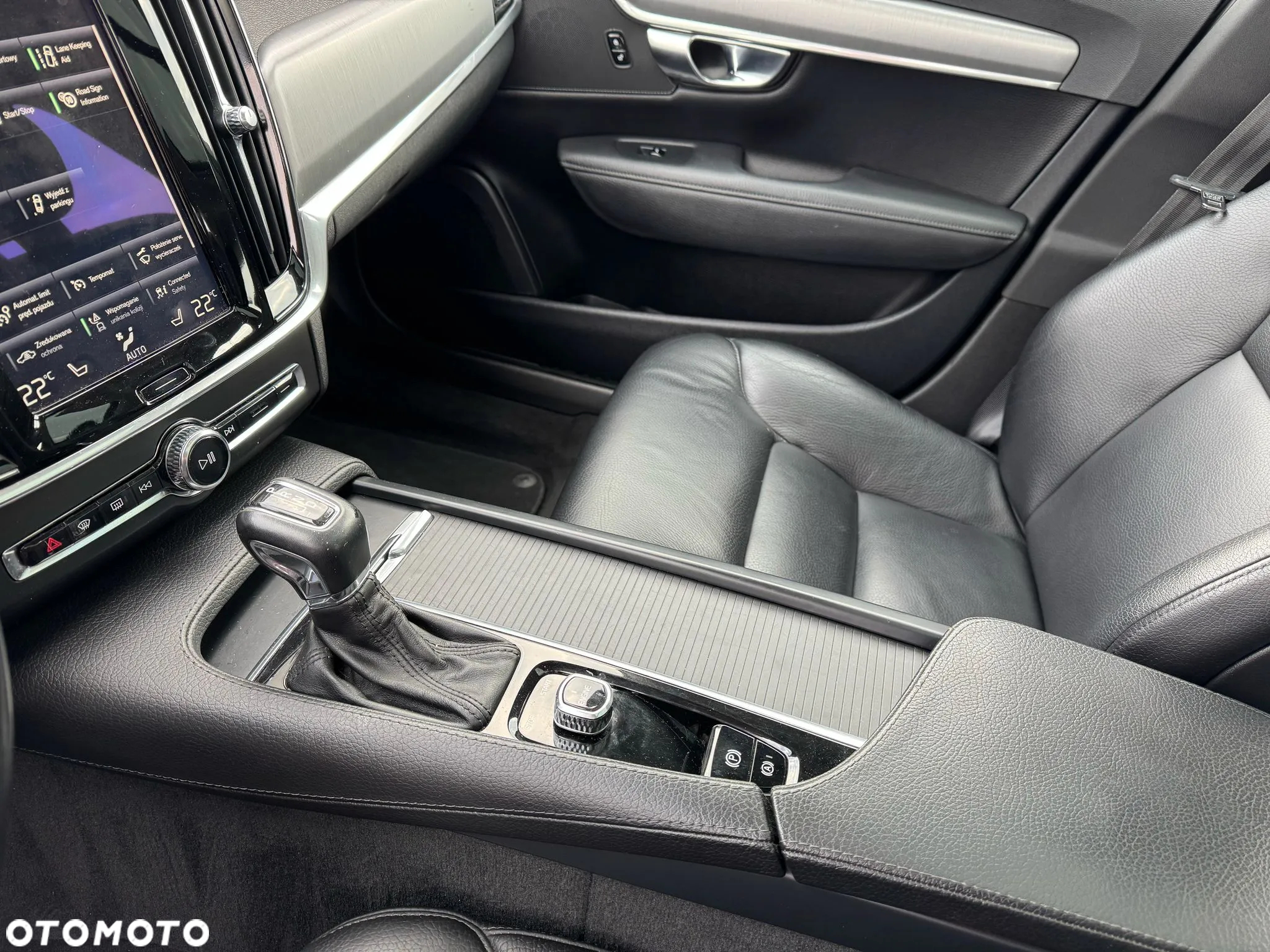 Volvo V90 D4 SCR Momentum - 22