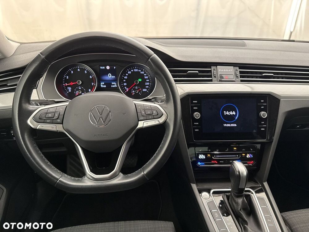 Volkswagen Passat - 14