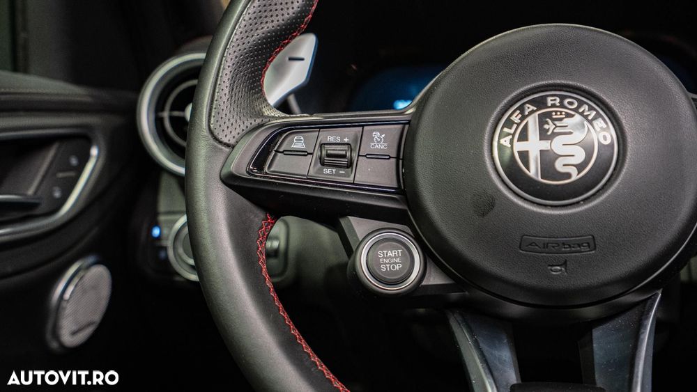 Alfa Romeo Giulia 2.0 Turbo 16V AT8-Q4 Competizione - 27