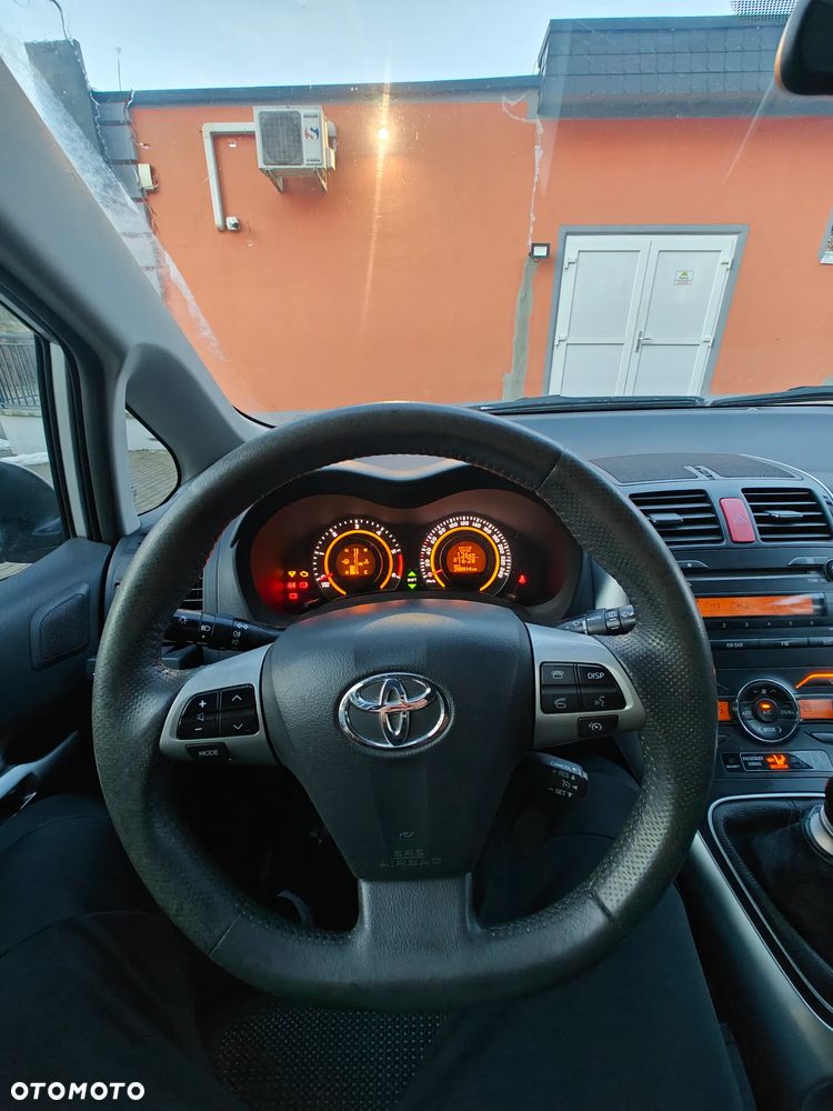Toyota Auris 2.0 D-4D 2010 - 8