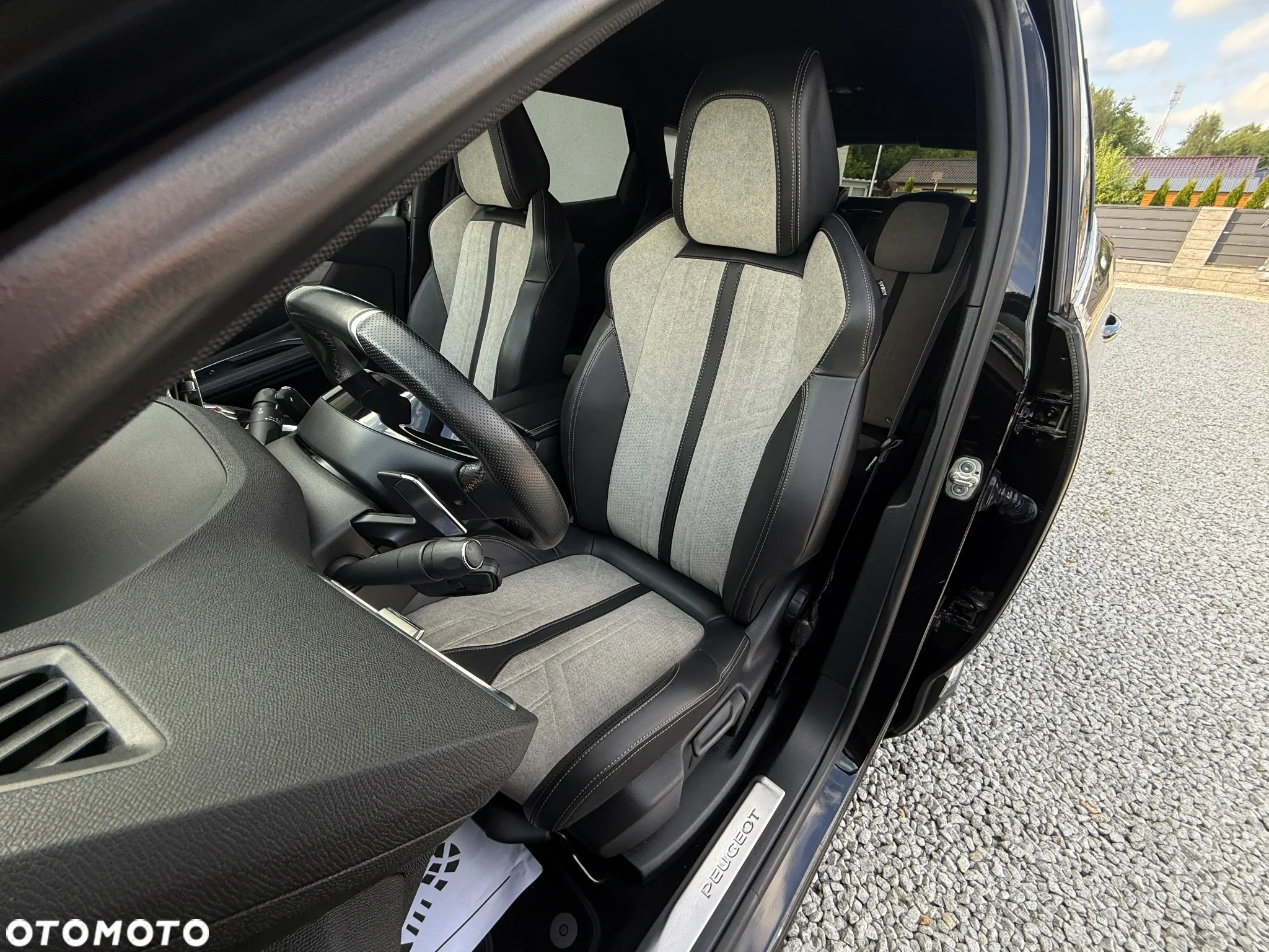 Peugeot 3008 Plug-In Hybrid 225 e-EAT8 GT - 27