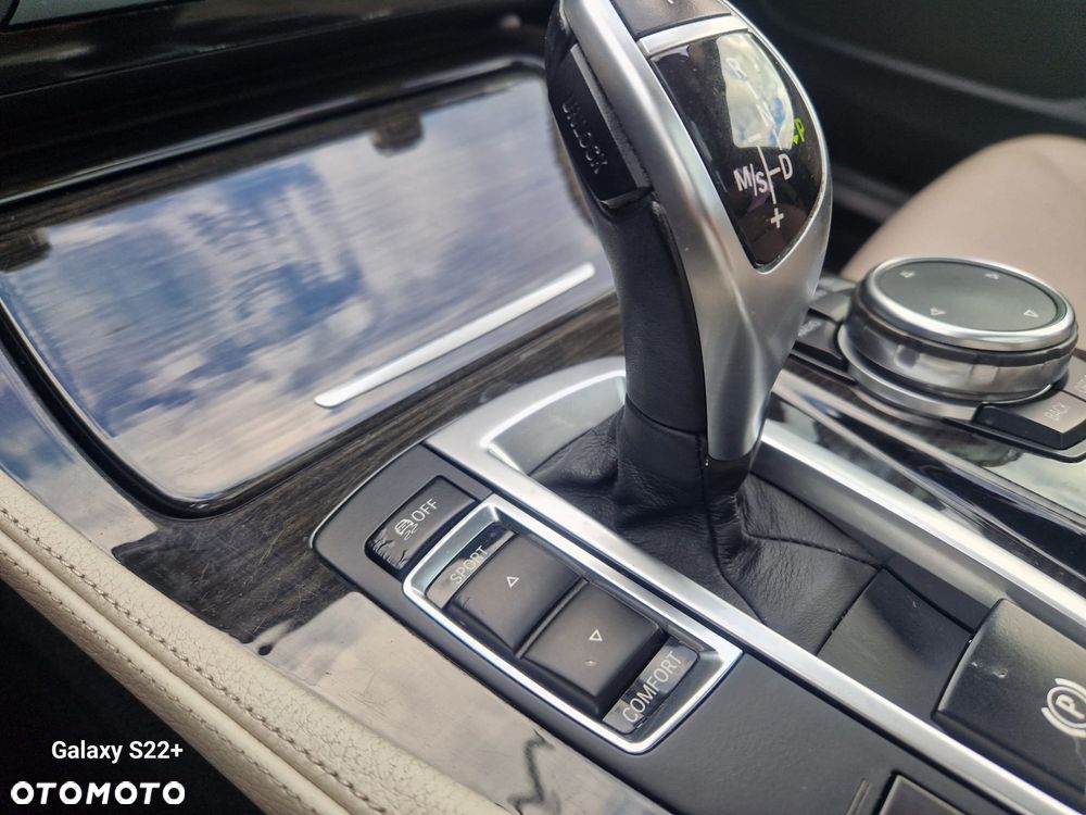 BMW Seria 5 535d xDrive Sport-Aut Luxury Line - 32