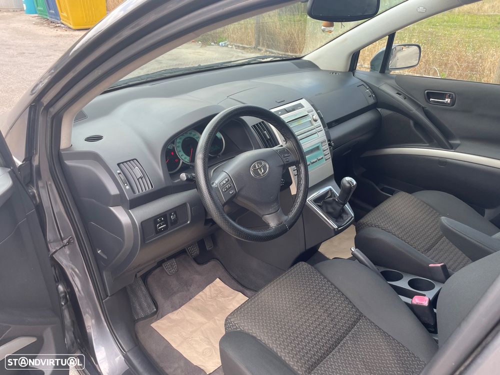 Toyota Corolla Verso 2.2 D-4D - 7