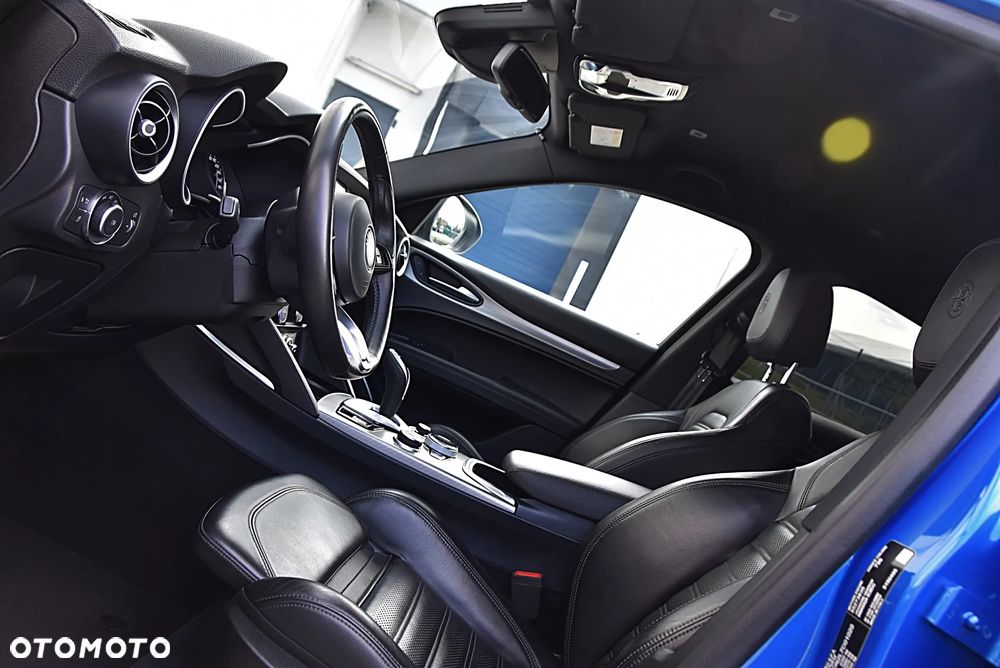 Alfa Romeo Stelvio 2.0 Turbo Veloce Q4 - 17
