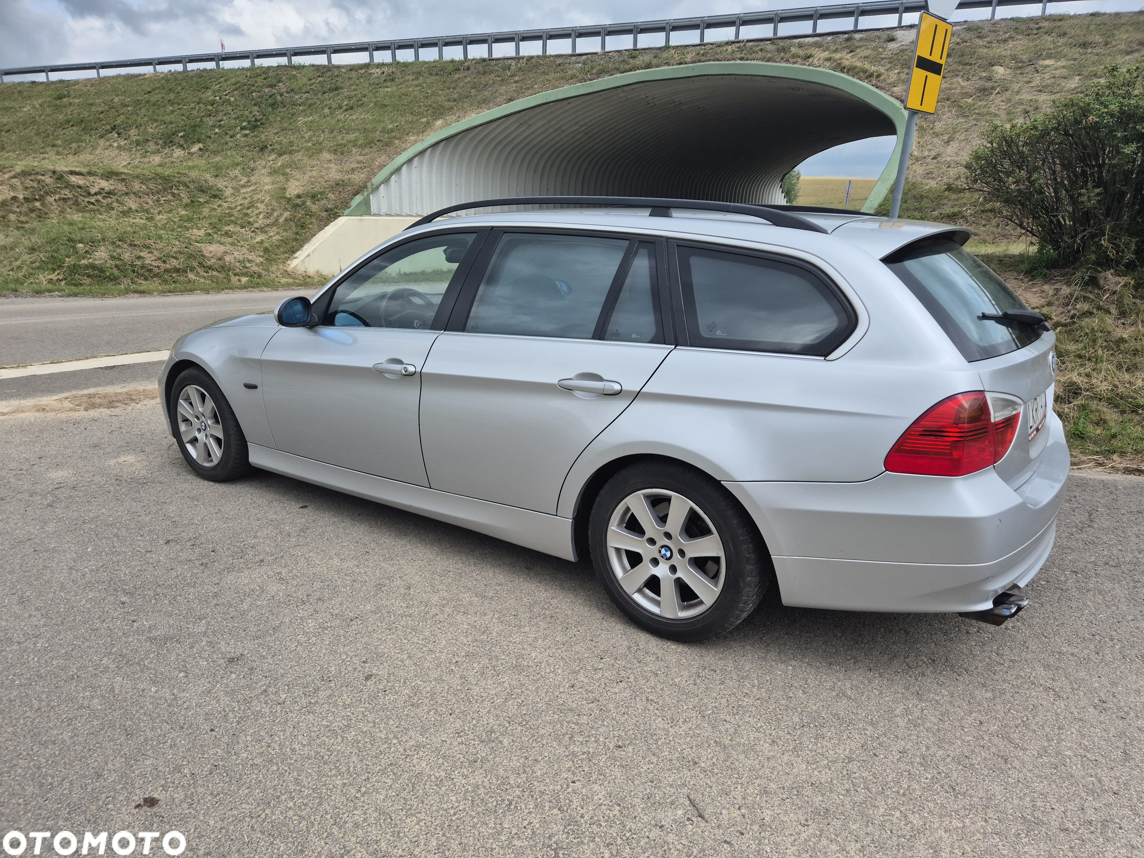 BMW Seria 3 325i Touring - 9