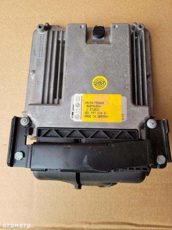 AUDI A4 B6 2.0 FSI STEROWNIK SILNIKA 8E0997018EX - 1