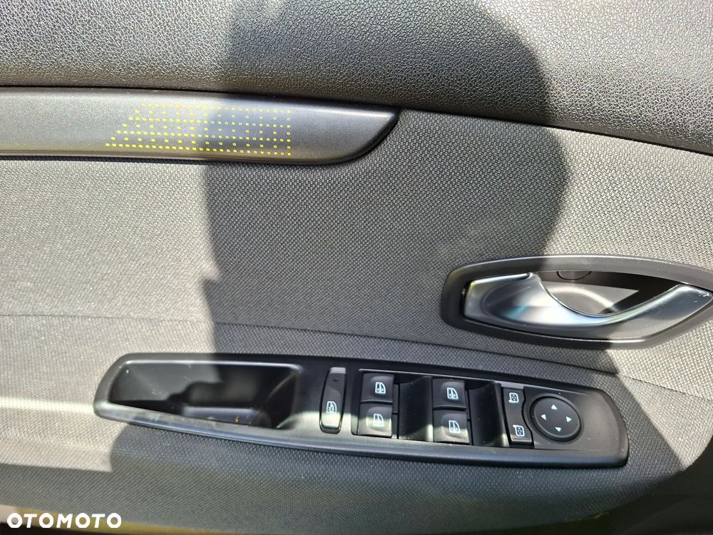 Renault Scenic 1.4 16V TCE Bose Edition - 34