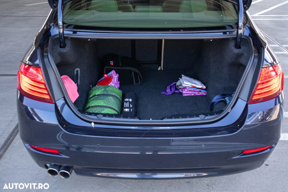 BMW Seria 5 520d xDrive AT - 32