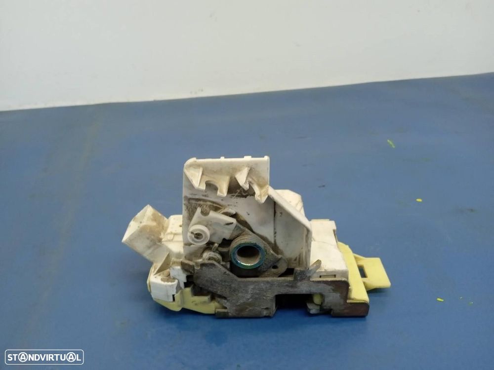 FECHADURA PORTA FRONTAL DIREITA FORD FOCUS 2001 -XS41A21812CF - 1