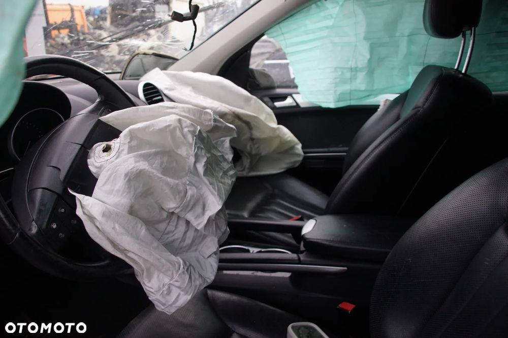Auto na części - Mercedes ML W164 320 CDI 3.0 CDI 224 KM 642940 OM642 722902 723 2008R Silnik Skrzynia Drzwi Maska Klapa Zderzak Szyba Klamka Lampa Deska Kokpit Sterownik Moduł Czujnik Licznik Kierownica Wyświetlacz Panel - 9