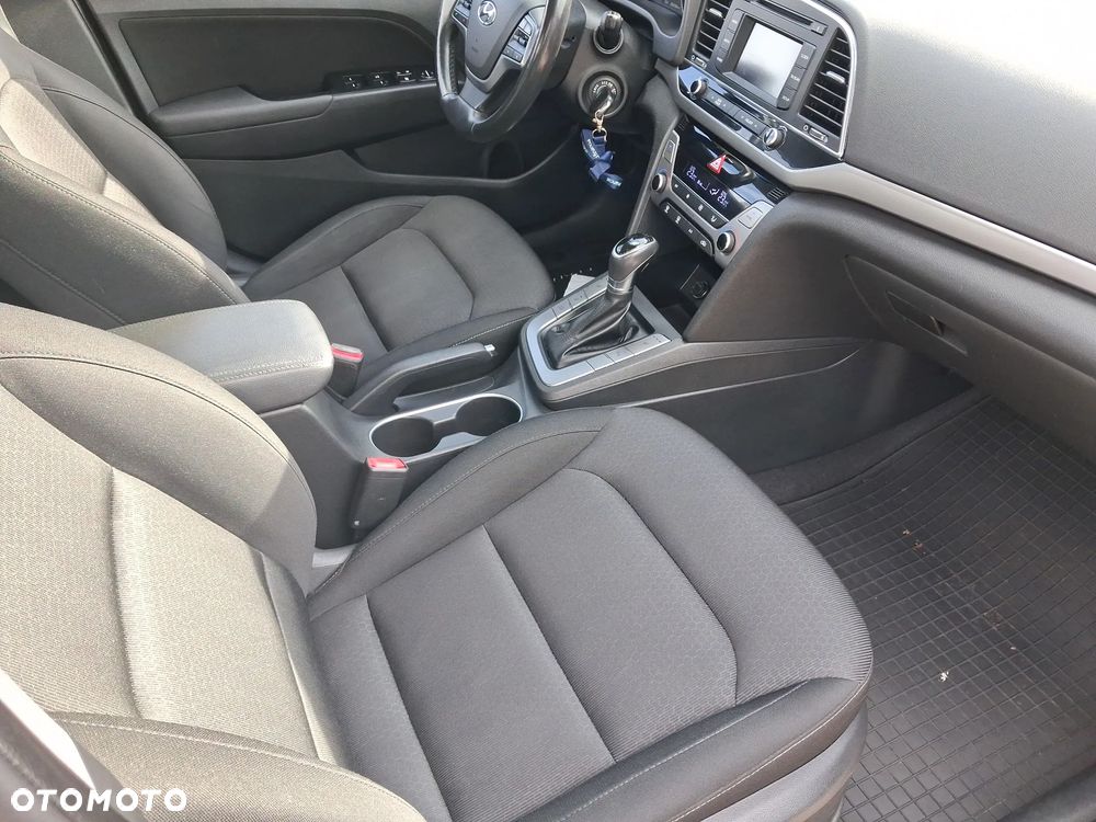 Hyundai Elantra 1.6 Style - 26