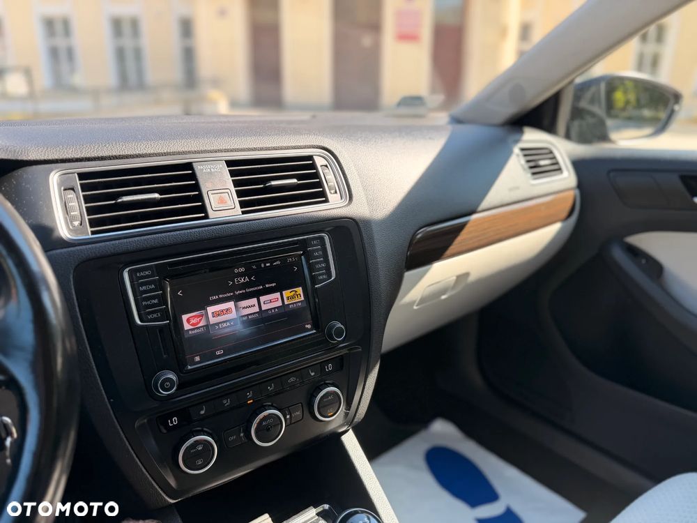 Volkswagen Jetta 1.4 TSI BMT Comfortline - 23