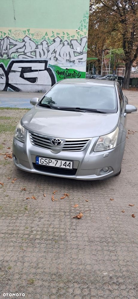 Toyota Avensis 1.6 Luna - 1