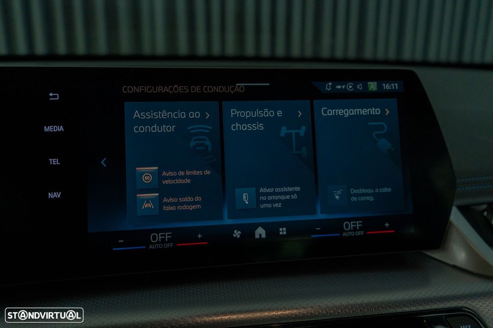 BMW iX1 eDrive20 Pack Desportivo M - 25