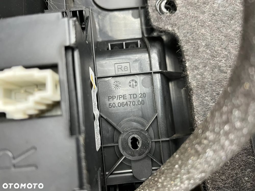 VW Passat B8 Boczek bagażnika prawy 3G9867428 3G9867428A 3G9867428ACA9 - 3