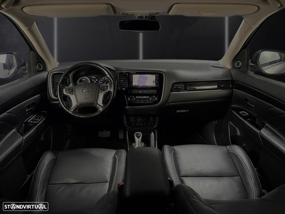 Mitsubishi Outlander 2.0 Intense Navi - 11