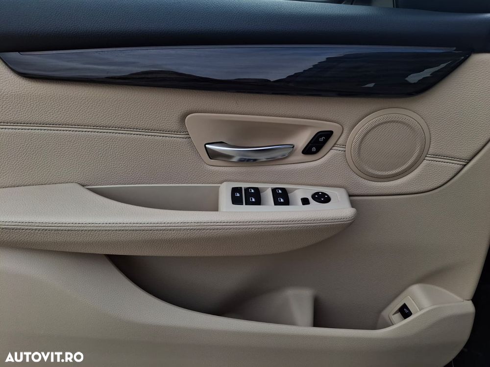 BMW Seria 2 220i AT Luxury Line - 32