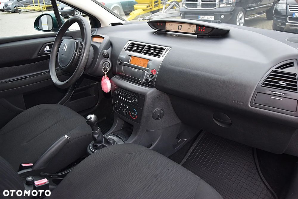 Citroën C4 1.4 16V Advance - 12