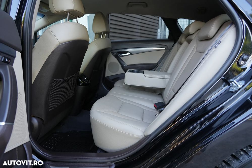 Hyundai i40 Kombi 1.7 CRDi DCT Premium - 8
