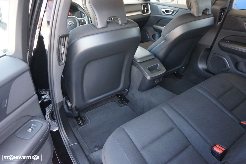 Volvo V60 2.0 B4 Momentum Core Geartronic - 15