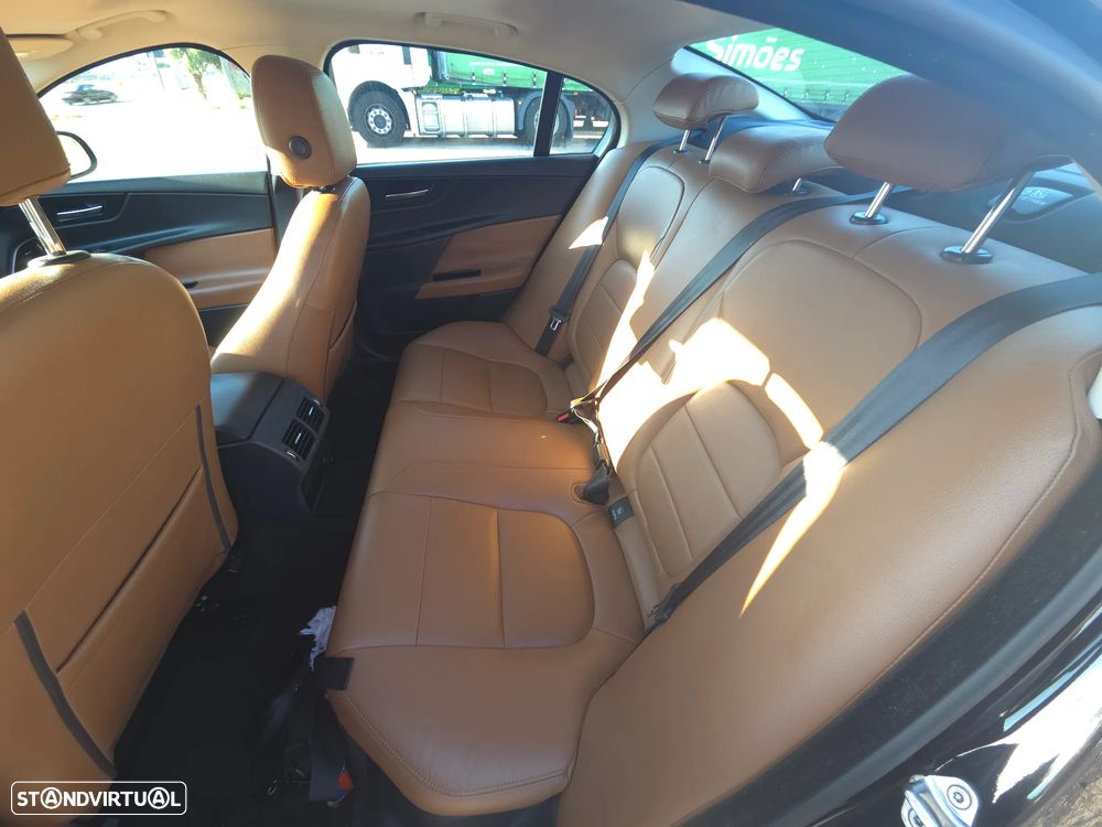 Jaguar XE E-Performance Prestige - 10
