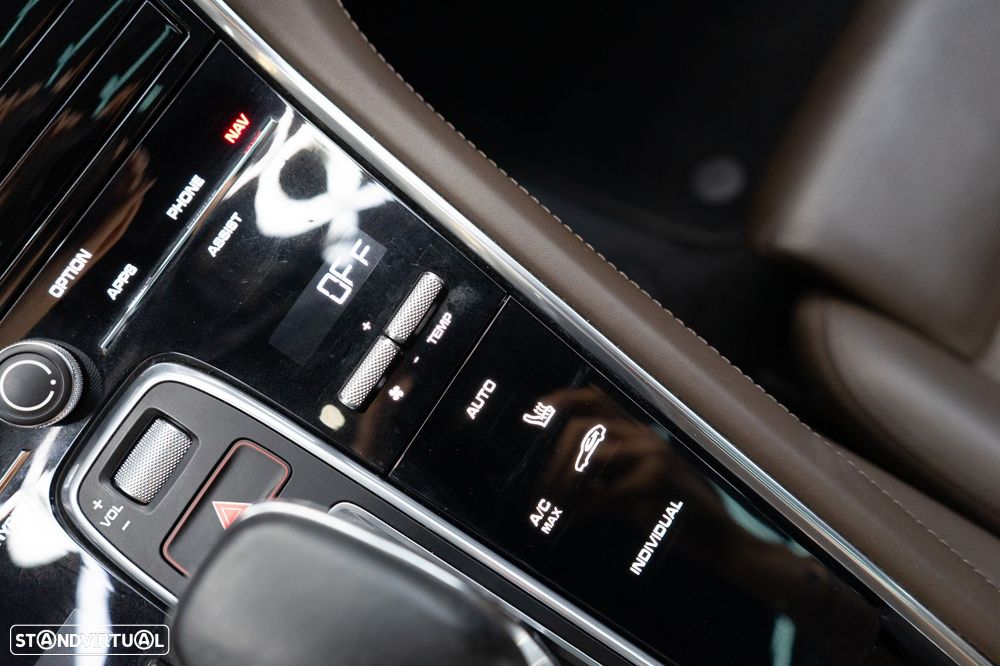 Porsche Panamera Sport Turismo 4 E-Hybrid - 34