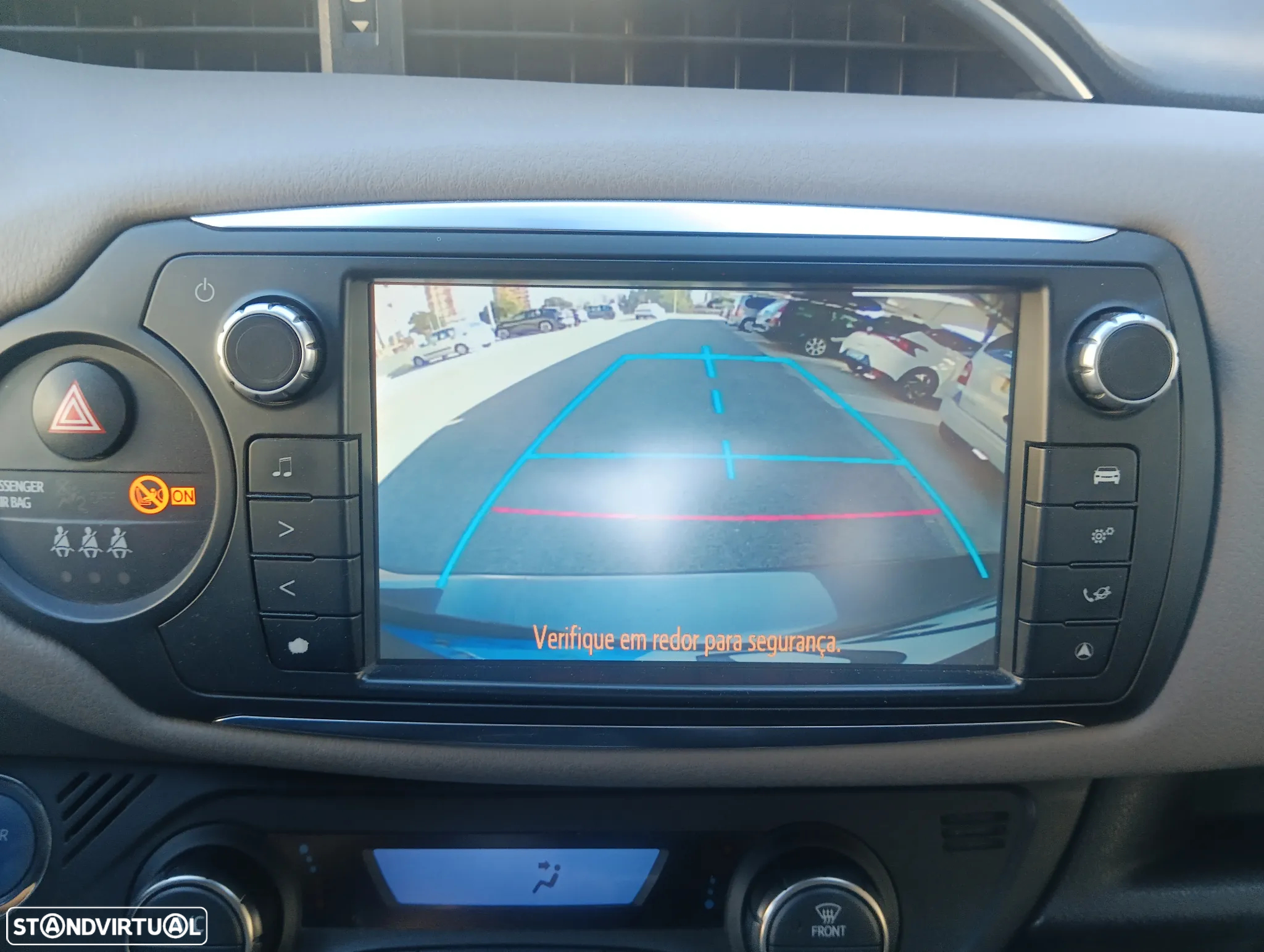 Toyota Yaris 1.5 HSD Square Collec.Bronze - 12
