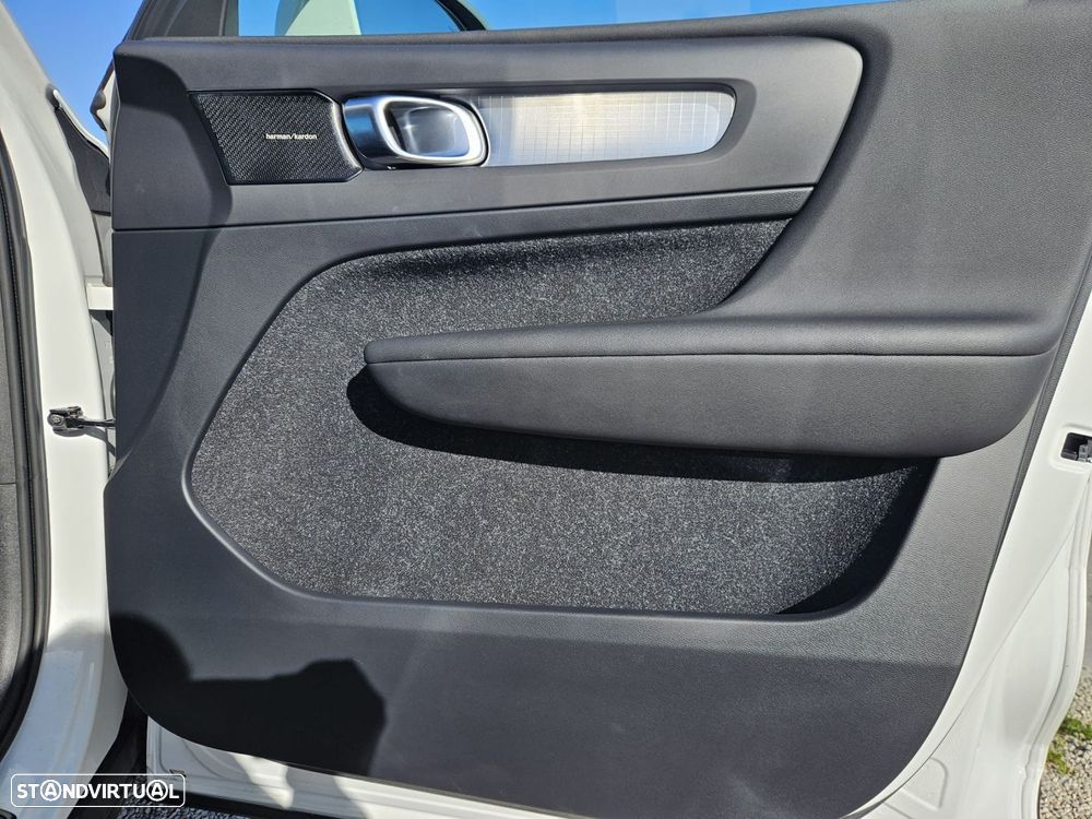 Volvo XC 40 D4 AWD Geartronic Momentum Pro - 50