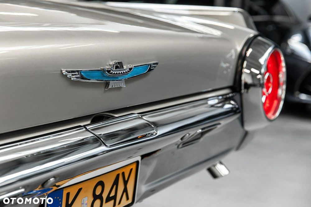 Ford Thunderbird - 17