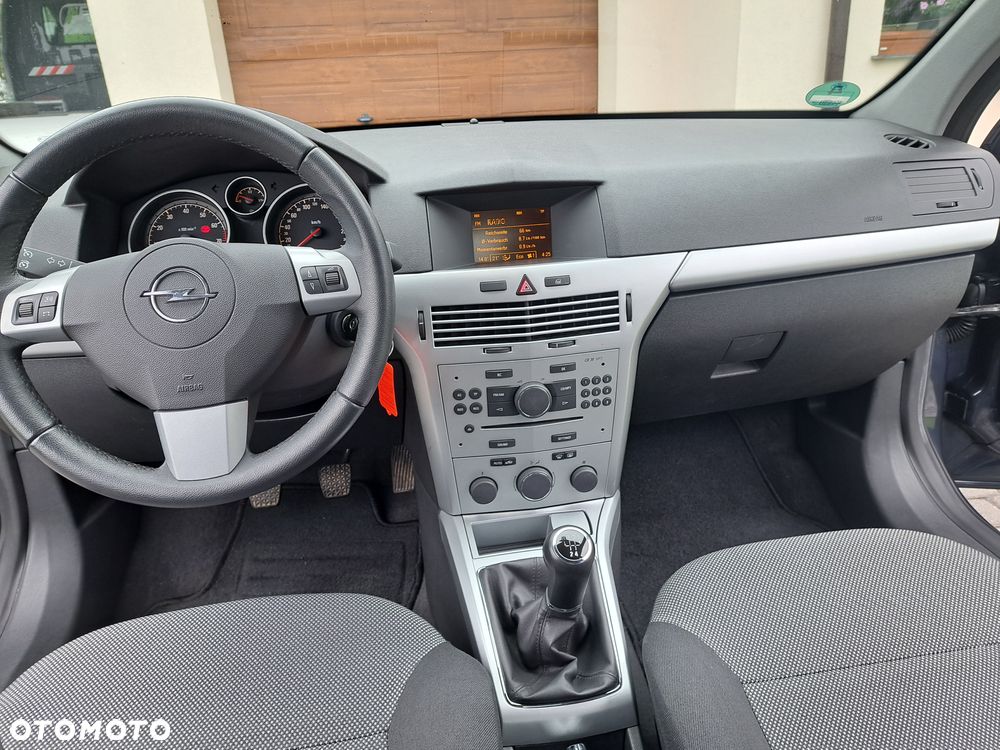 Opel Astra 1.6 Design Edition - 27