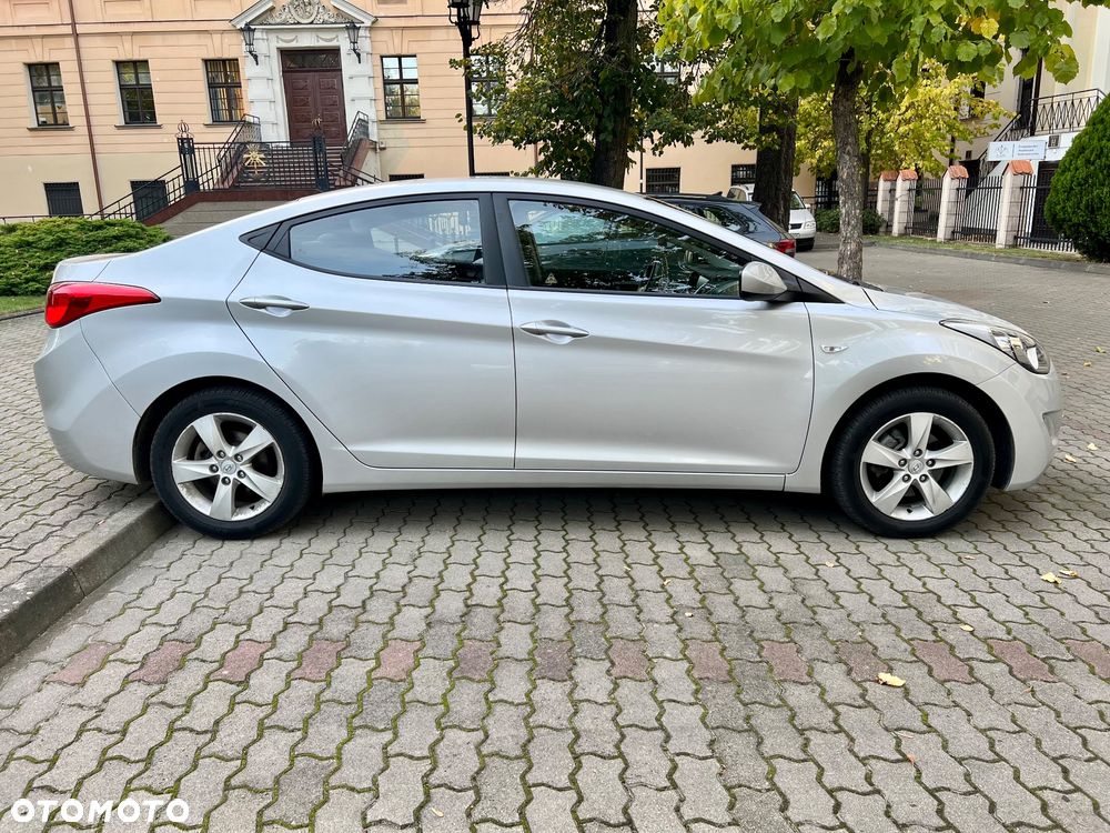 Hyundai Elantra 1.6 Comfort - 5