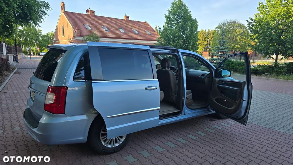 Chrysler Town & Country 3.6 Limited - 4