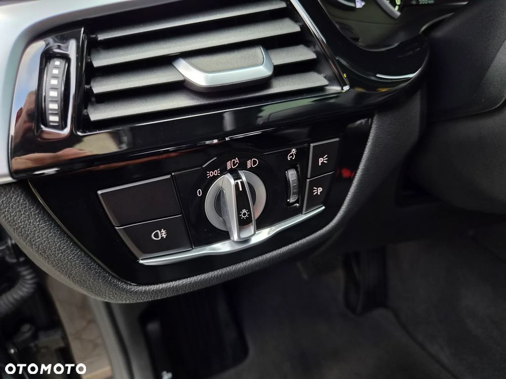 BMW Seria 5 530i Luxury Line - 25