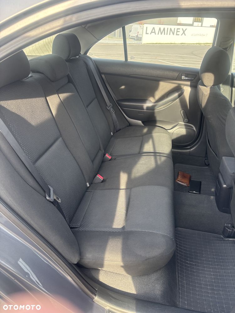 Toyota Avensis - 5