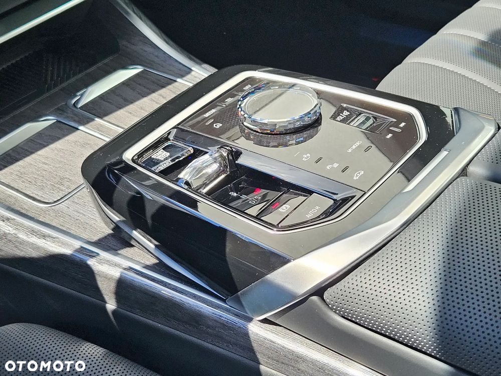 BMW Seria 7 M760e PHEV xDrive sport - 11