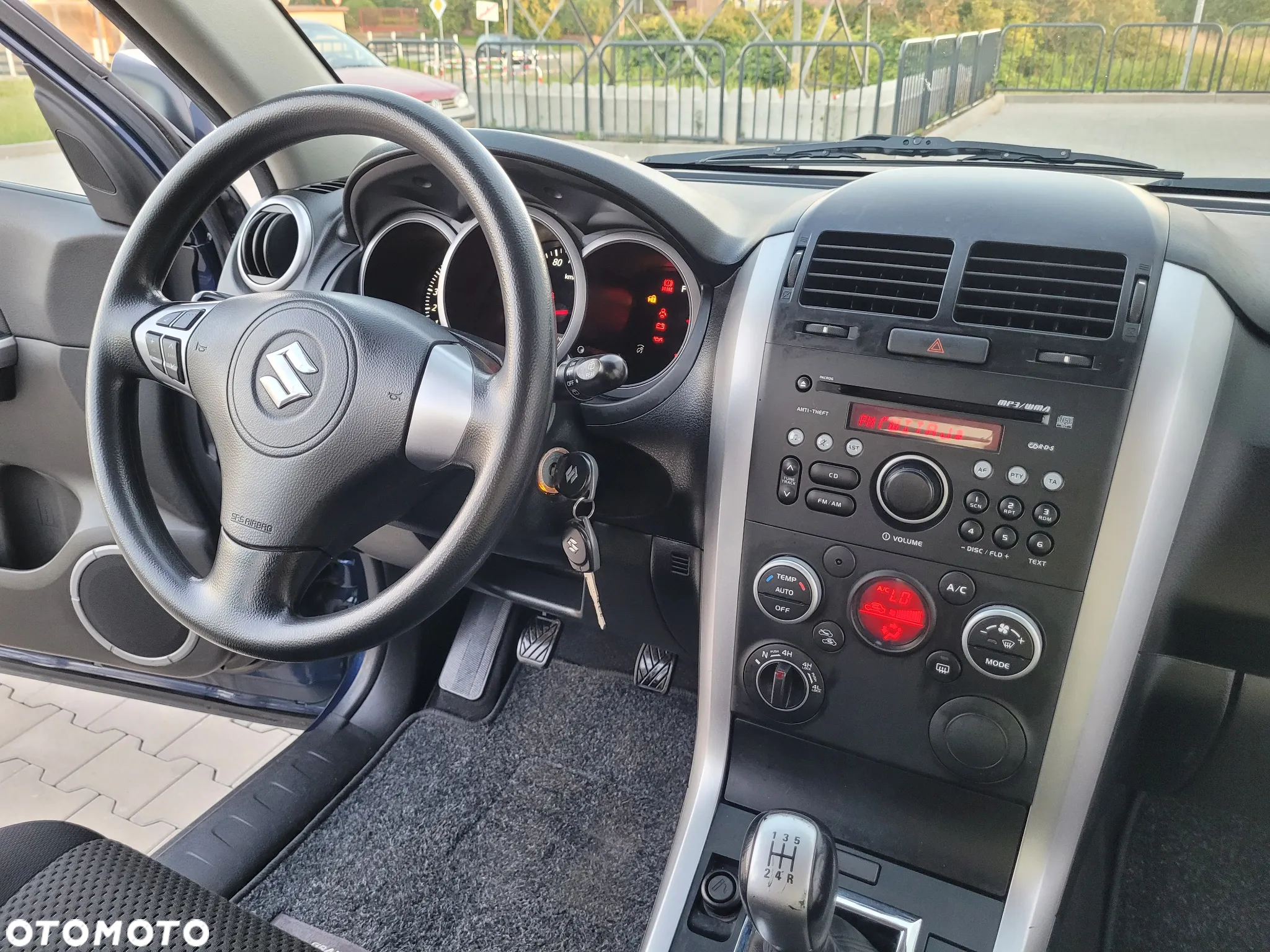 Suzuki Grand Vitara 2.0 Comfort Limited - 26
