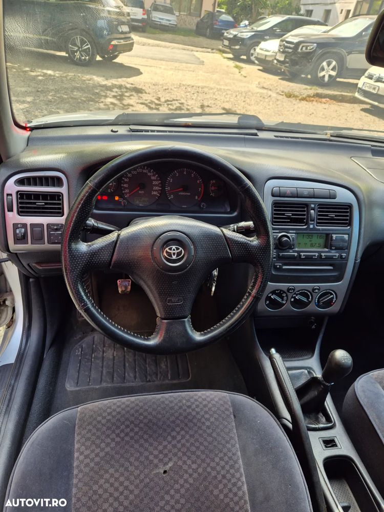 Toyota Avensis 1.6 Sdn. Linea Terra - 12