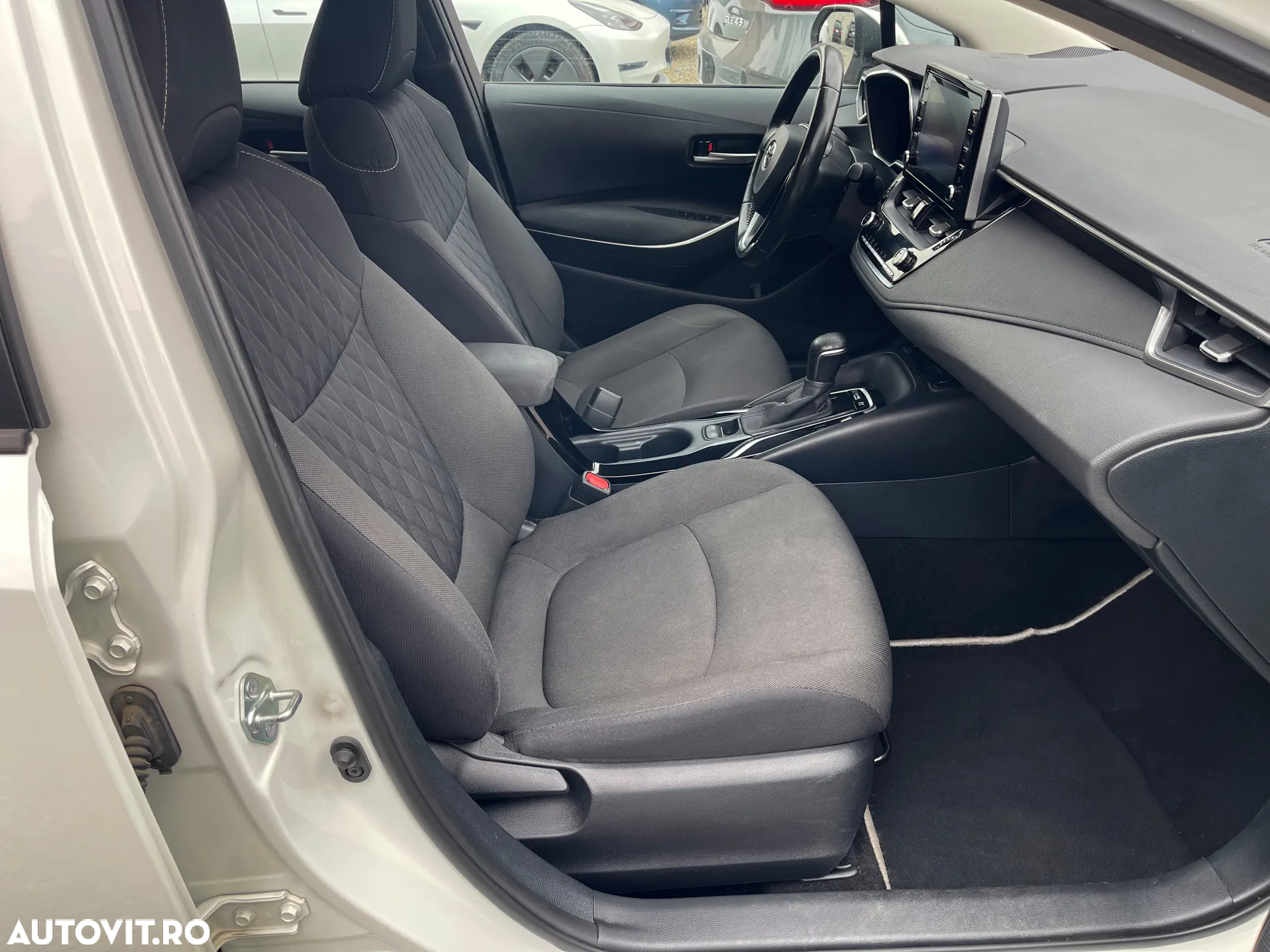 Toyota Corolla Sedan 1.8 HSD Dynamic - 8