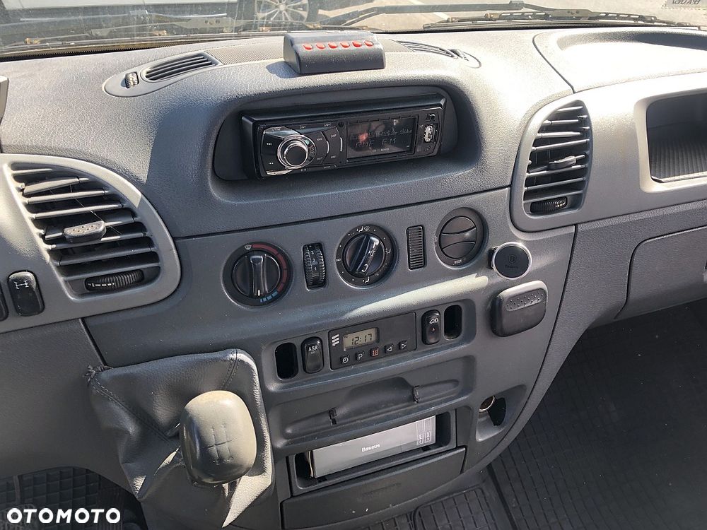 Mercedes-Benz Sprinter - 11