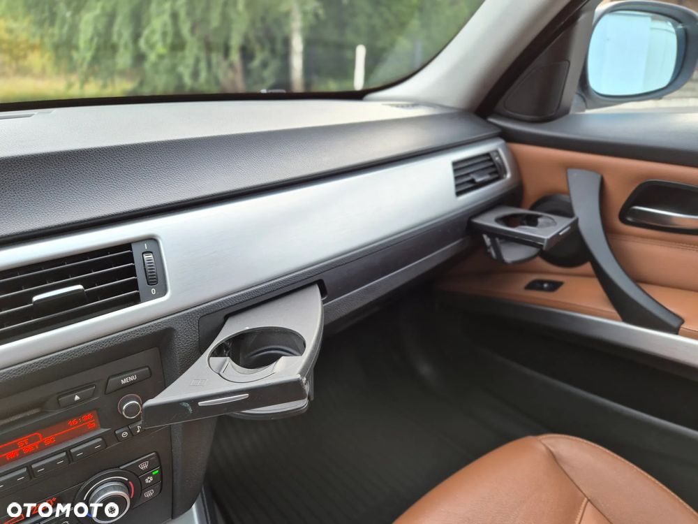BMW Seria 3 335i xDrive - 16