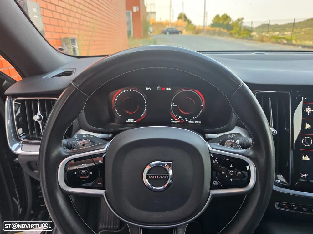 Volvo V60 ver-2-0-t8-awd-te-r--design - 17