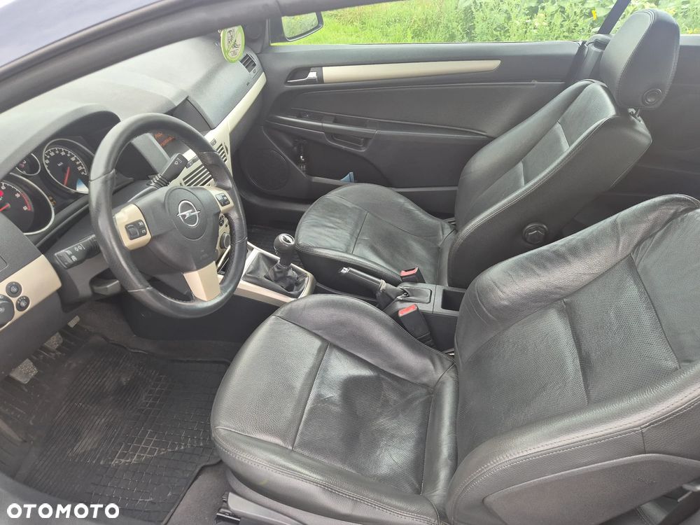 Opel Astra III GTC 1.9 CDTI Cosmo - 11