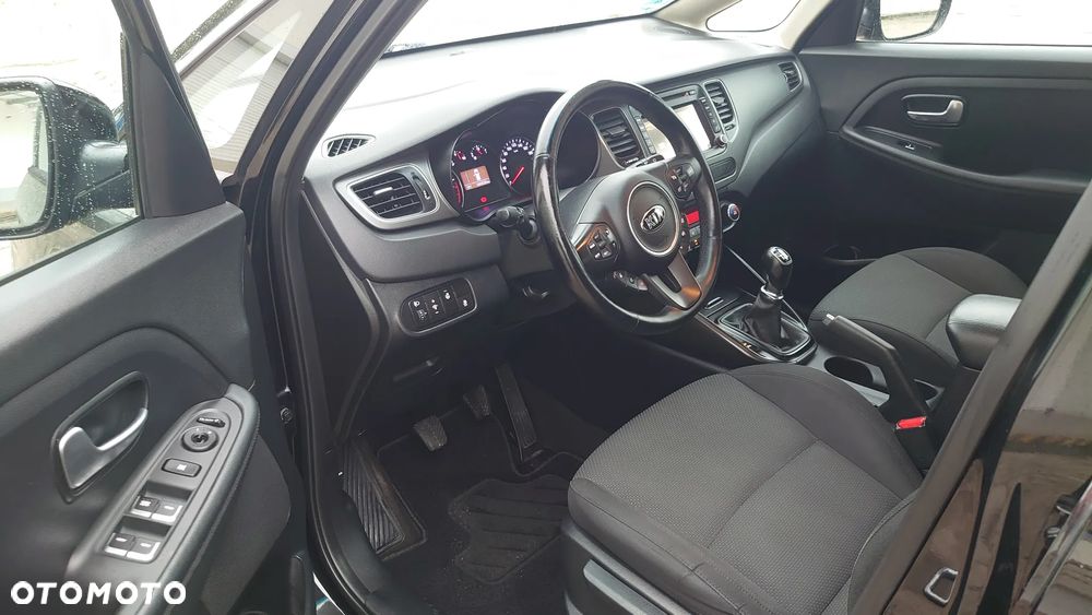 Kia Carens - 16