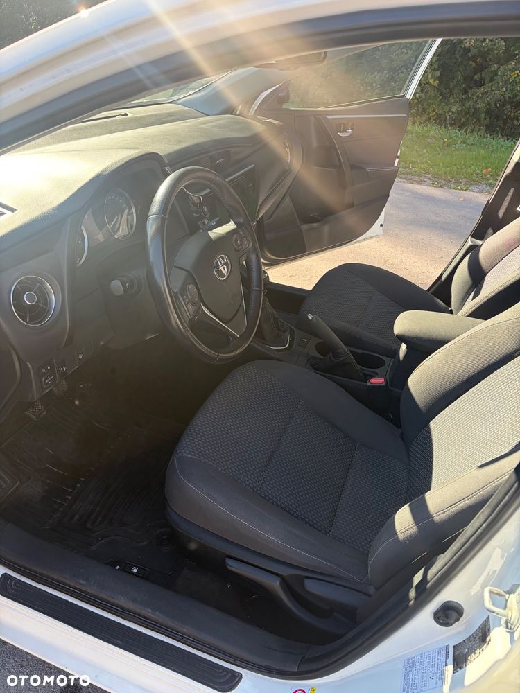Toyota Corolla 1.6 Premium - 9