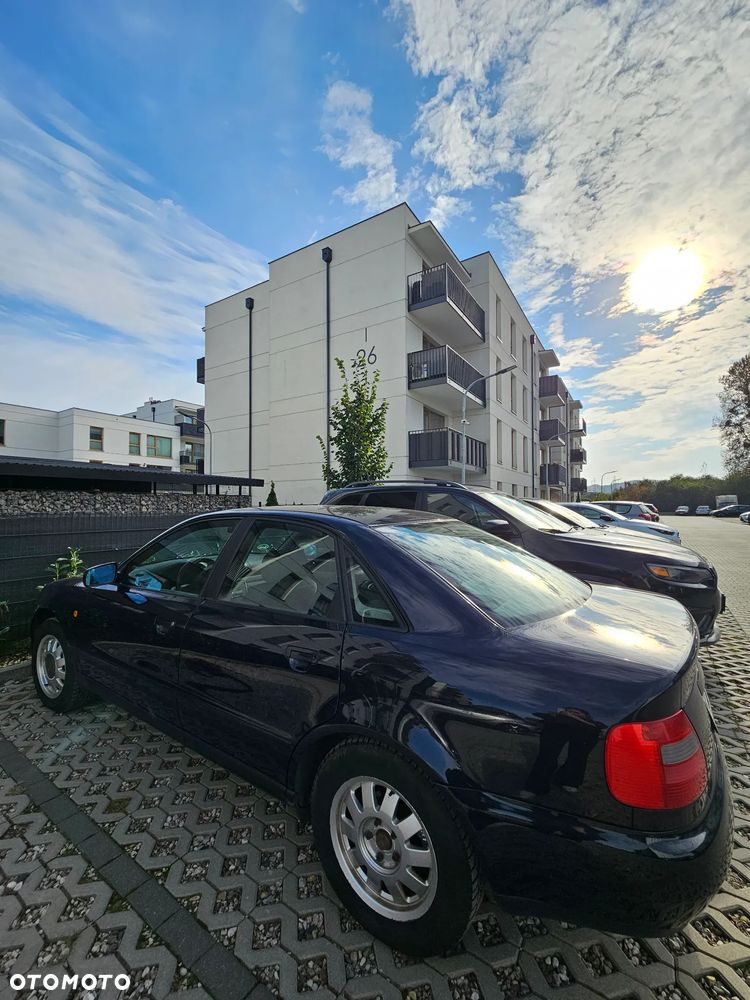 Audi A4 Limousine 1998 photo 4