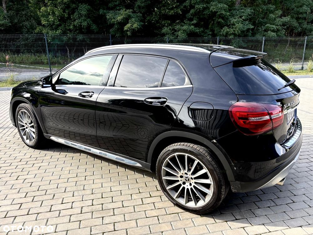 Mercedes-Benz GLA 250 4-Matic - 5